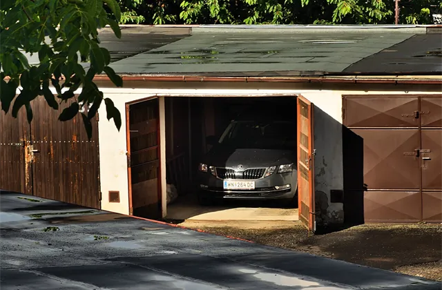 Proč hned byt? Stačí i starší garáž