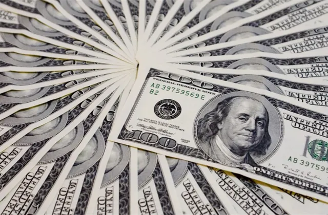 Konec bezpečí, nebo bezstarostná epizoda? S dolarem se něco děje