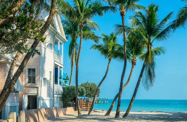 Chcete nemovitost v zahraničí? Výhody a rizika tří oblíbených zemí