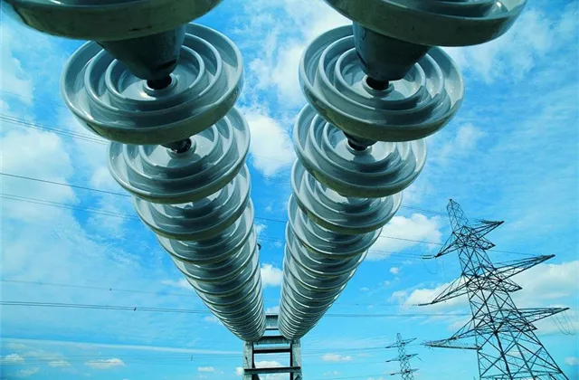 Akcie ČEZ pod lupou: Obrací se trend vývoje cen elektřiny a s tím i akcií největší české energetiky?