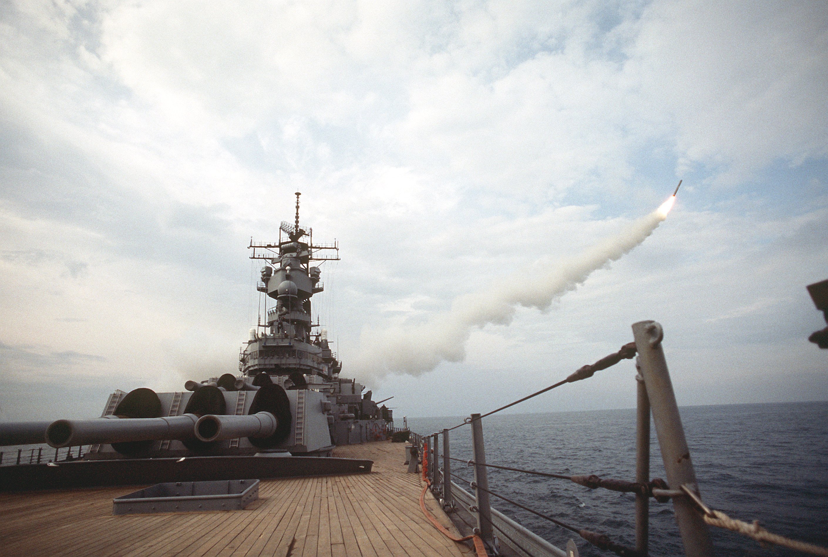 Ответы комплекс. Линкор Миссури. USS Missouri Tomahawk. Линкор Айова томагавк. USS Missouri BB-63.